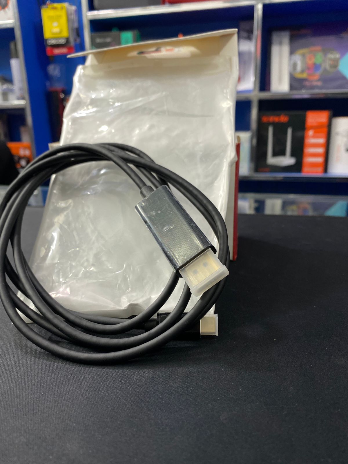 USB 3.1-C Multiport Adapter – USB-C to HDMI + DP + USB-A + Power Delivery | Expand Your Laptop Ports 4 USB 3.1-C Multiport Adapter – USB-C to HDMI + DP + USB-A + Power Delivery | Expand Your Laptop Ports - Image 4