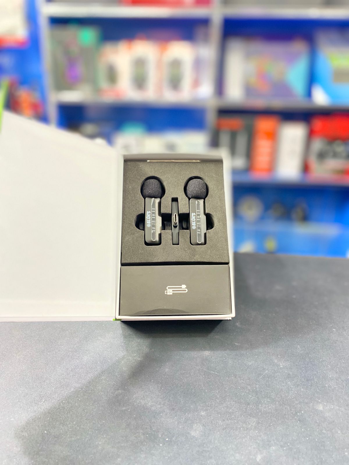 Bluk’s BX-116 Wireless Microphone Set – 2 Mics | 2.4 G | ANC | Hi-Fi Audio 2 Bluk’s BX-116 Wireless Microphone Set – 2 Mics | 2.4 G | ANC | Hi-Fi Audio - Image 2